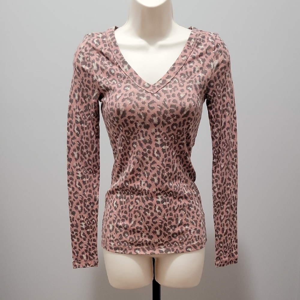 Leopard Print V-Neck Long Sleeve Tee
